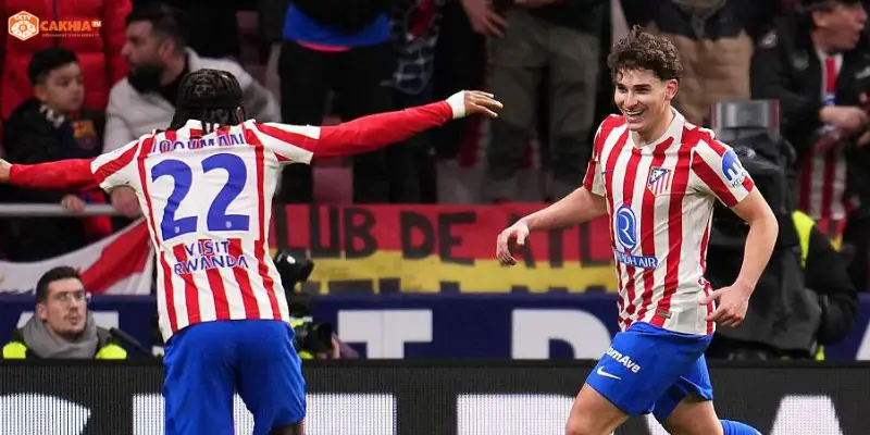 Các cầu thủ pressing quyết liệt trong trận Atlético de Madrid vs Barcelona kịch tính