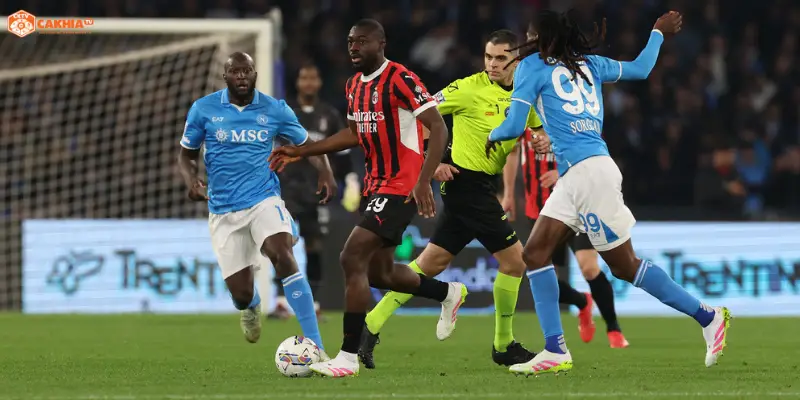 Khoảnh khắc quyết định trong trận Napoli vs Milan đầy kịch tính